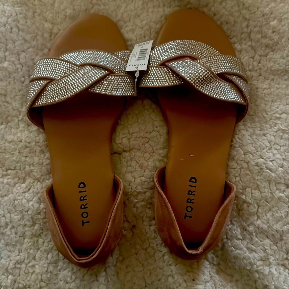 NWT Torrid Blush Rhinestone Double Twist Slide Sz9 Wide